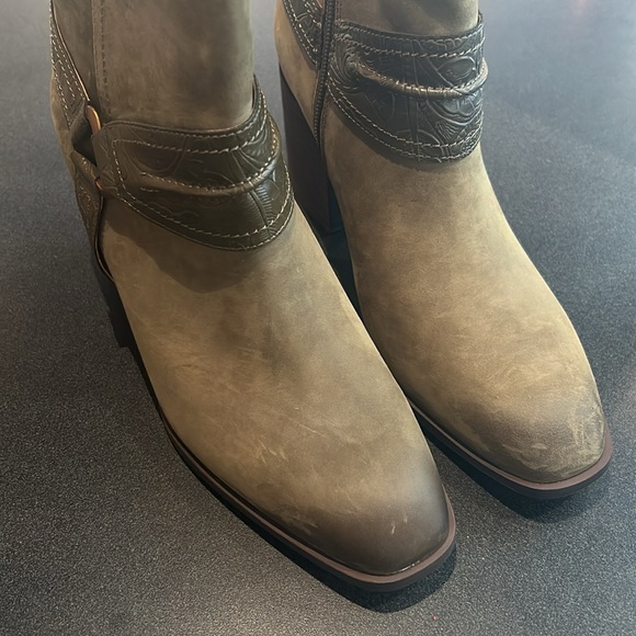 Vionic Carnelia Women's Boot (Olive) - Picture 2 of 4